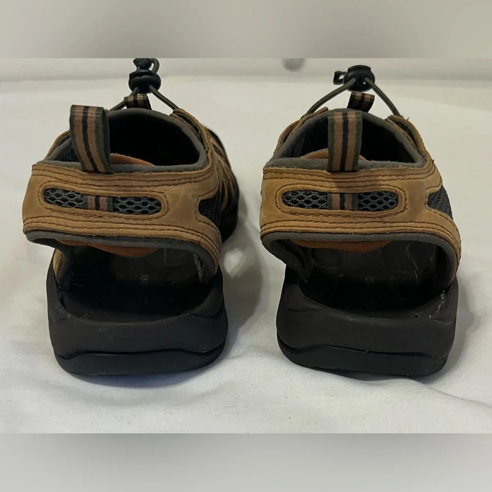 L.L.Bean Men’s 10M Closed Toe Sport River Hiking Water Sandals Tan